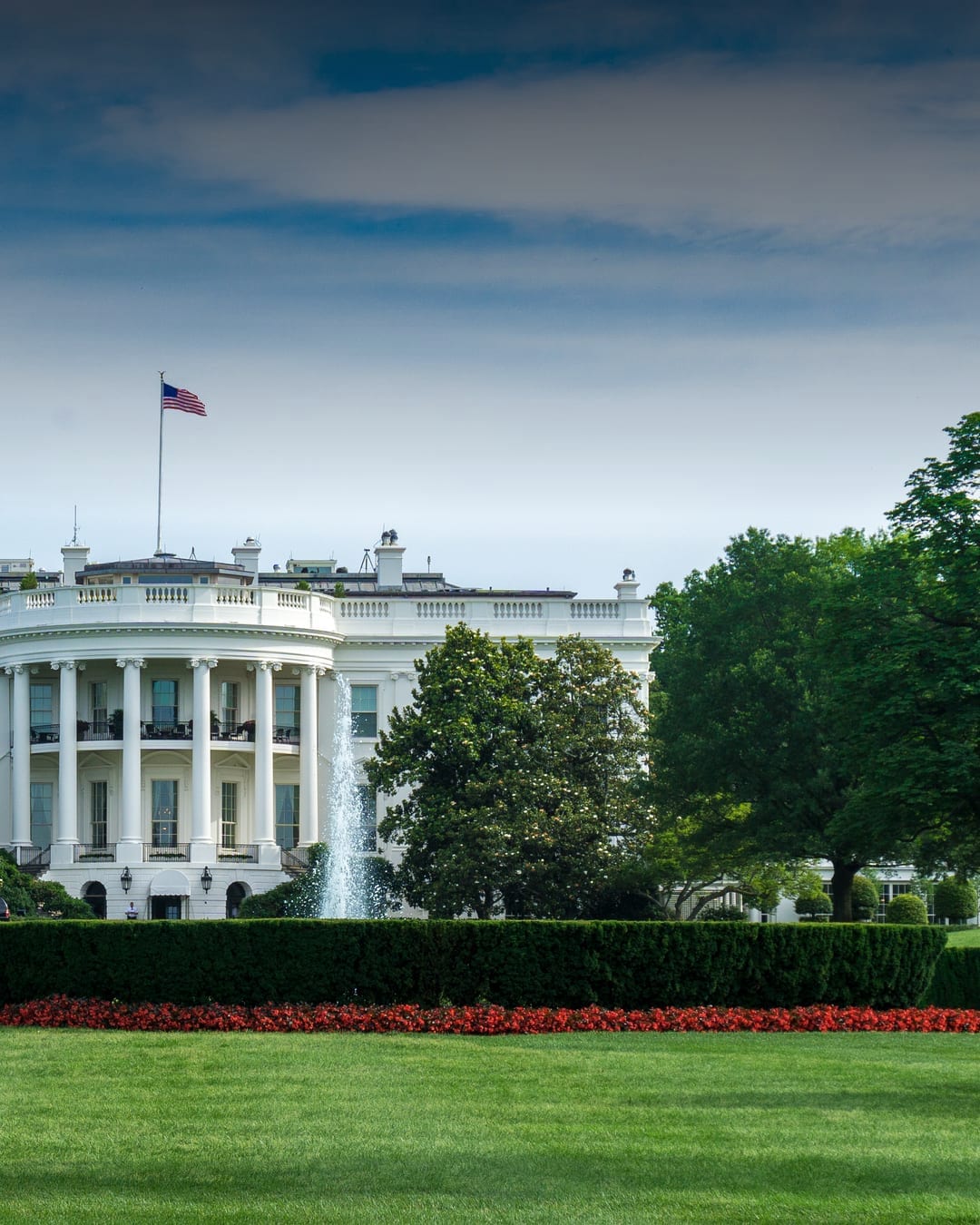 The White House viewed from the South Lawn