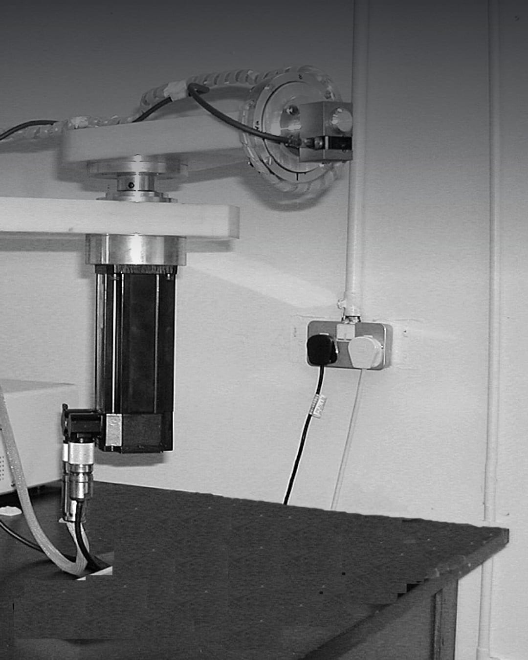 Experimental robot arm developed for intelligent sensor-based control research at Sunderland University
